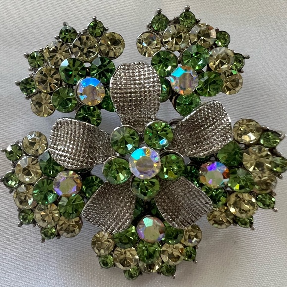 Cluster Brooch - Picture 1 of 5